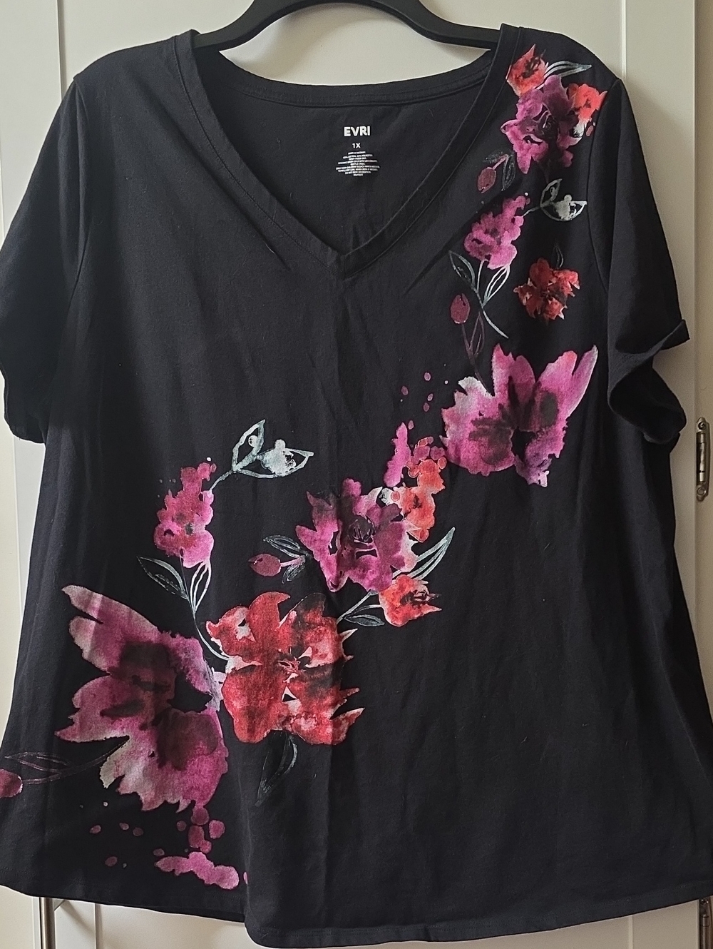 EVRI Black V-Neck Tee with Pink & Red Floral Watercolor Print 1X